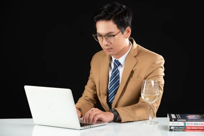 Tác Giả Tại Zbet Là Ai? Người Điều Hành Thương Hiệu Tài Năng Nền tảng đầu tư vào công nghệ xịn